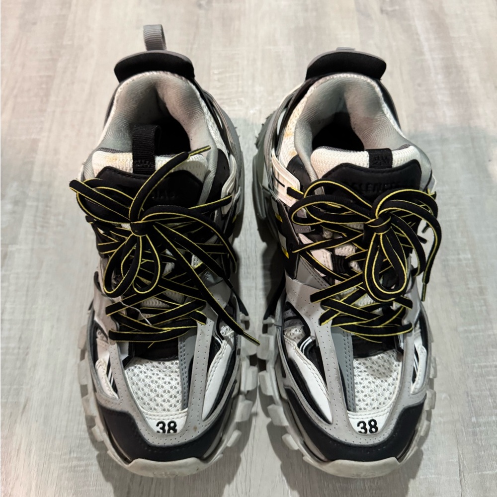 Balenciaga Sneakers with Black, White, and Yellow Accents - Picture 6 of 9